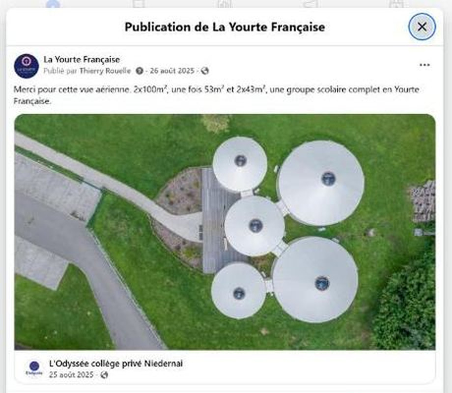 Vue aérienne d'un groupe scolaire complet en yourtes — publication Facebook de La Yourte Française